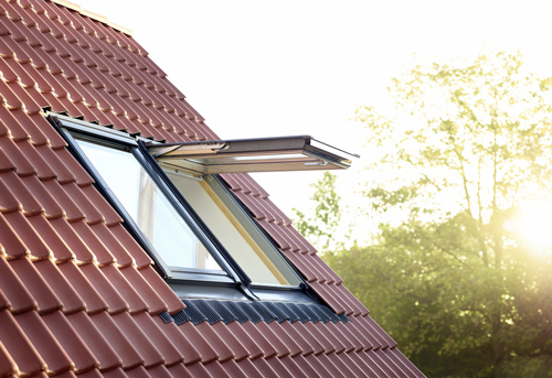 ▷ Riparare finestra tetto o lucernario: costi, consigli e informazioni  【Prezzo e Preventivi online】